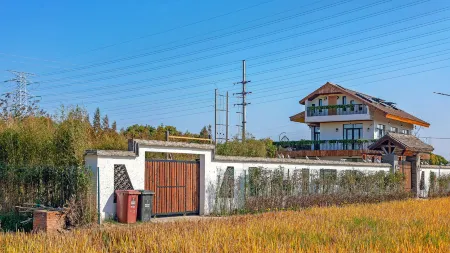 Shanghai Wuxiang Childhood B&B Отели рядом с достопримечательностью «Shanghai Technical Institute of Electronics & Information»