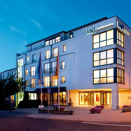 Victor's Residenz-Hotel Gera Отели в г. Цайц