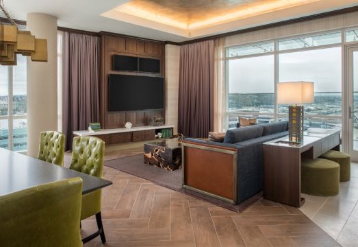 1. 엠버시 스위트 ..