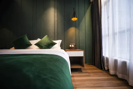 Huiyue Hotel (Guangzhou Baiyun Station Julong Subway Station Branch)