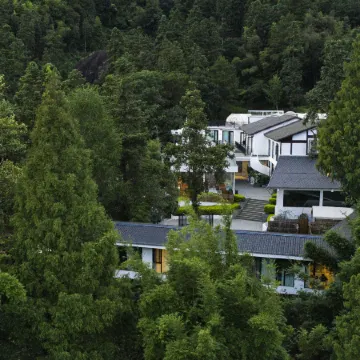 Wuyi Mountain Yiqu Xiangsi Alhu Resort Hotel Отели рядом с достопримечательностью «Девять треугольных дрейфов»
