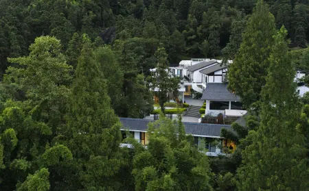 Wuyi Mountain Yiqu Xiangsi Alhu Resort Hotel Отели рядом с достопримечательностью «Baiyunchan Temple»