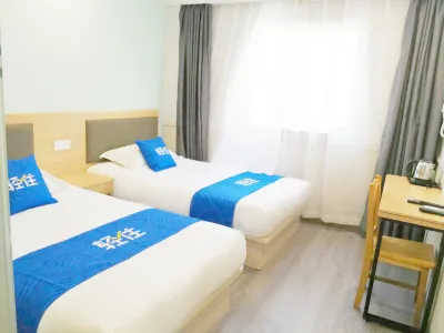 Qingzhu Yuexiang Hotel (Shanghai East Huancheng Road Metro Station) Hotels near Fengpu Four Seasons Ecological Garden (West Gate)