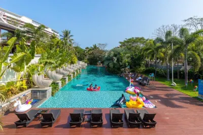 Sanya Haitang Bay Renguan Sea View Pool Villa Hotels near MAKE UP FOR EVER Sanya International Duty Free Shopping Complex