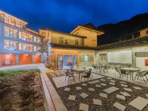 Floral Luxury Tea House (Nanjing Tulou)