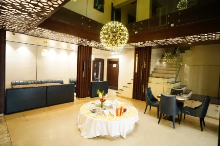 Orange Tree Hotels Отели рядом с достопримечательностью «Ramtek Fort Temple»