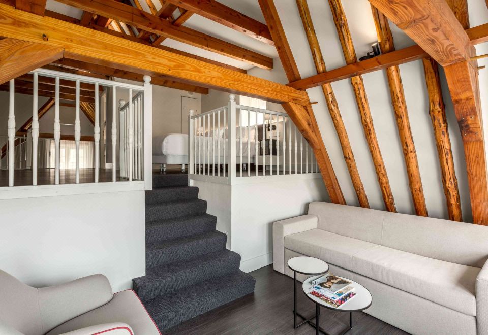 1. NH 컬렉션 암..