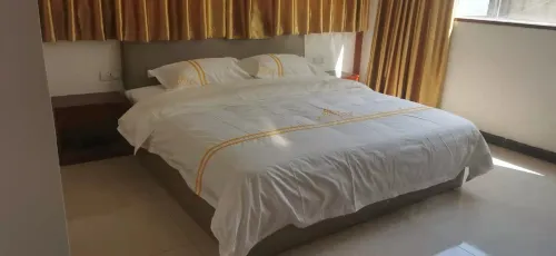 Dazhu Wannianhong Business Hotel