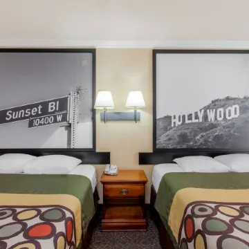 Super 8 by Wyndham Los Angeles Downtown Отели рядом с достопримечательностью «Стадион «Доджер-стэдиум»»