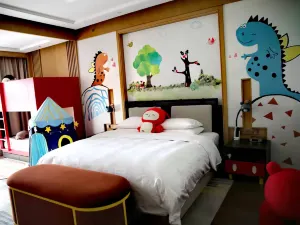HUALUXE Suzhou Bay Hot Spring Resort