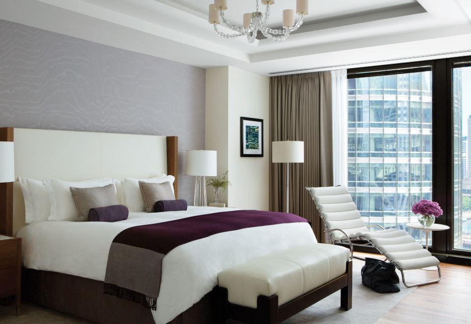 더 랭함 시카고의 스파 및 수영장 전경