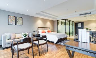 Jiayoulong  Hotel(Kunming High Speed Railway South Station Chunrong Street subway station)