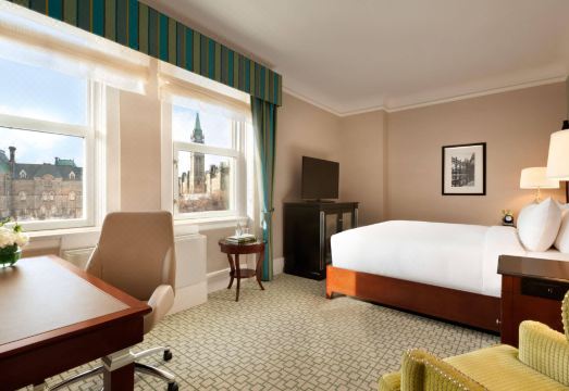 페어몬트 샤토 로리에 골드 익스피리언스