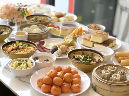 Metropolis Hotel (Qianjiang High-speed Railway Station Lobster City Branch)