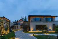Heyin Jinxi Hot Spring Resort Homestay فنادق في تشونغ جَو