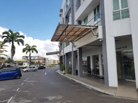 DeHome Boutique Hotel Отели рядом с достопримечательностью «New Sarawak State Legislative Assembly Bldg»