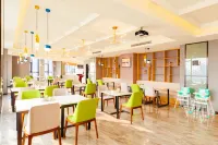 Atour Hotel (In People′s Square Of  Maoming High-speed Railway Station)