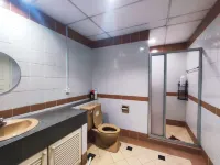 Natol Homestay- Riverbank Suites High Rise City Centre Hotels in Кучинг