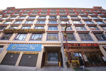 Ganglong Panling Hotel, Dege County