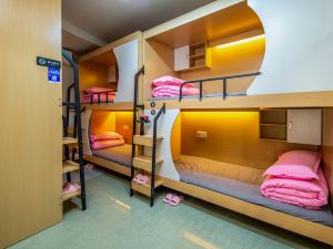 Jiyi Youth Hostel (Wuyi Square Huangxing Square)