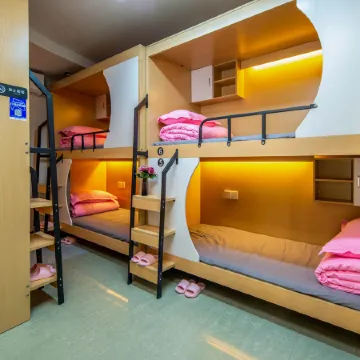 Jiyi Youth Hostel (Wuyi Square Huangxing Square)