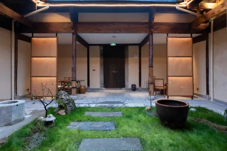 Xinan Hermitage Ancient House Hotel Отели рядом с достопримечательностью «Zheng's Ancestral House of She County»