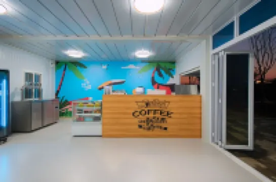 Yingge Treading on the Waves Boat House Homestay