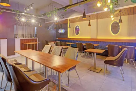 Hotel Pink Paradise ( Gorakhpur, UP) Отели в г. Сарай Галхэрия