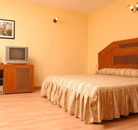 Colonades Hotel