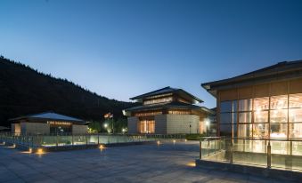 Liupan Gaofeng Training Center Hotel