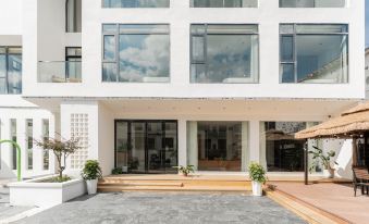 Two or three o'clock rain homestay