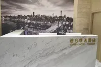 Super 8 Hotel (Farmers' Market)