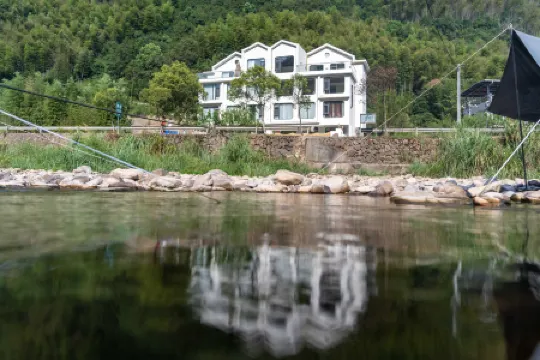 Sanyuantong Homestay Отели рядом с достопримечательностью «Tianlongjiupu»
