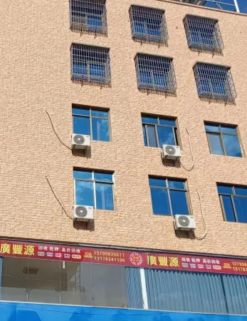 Zuobian Homestay (Pinghe County Yingbin Road) Отели в г. Пинхэ