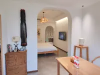 Xiangyang Ruoyin Homestay (Xiangyang Ancient City Zhongxuan Building)
