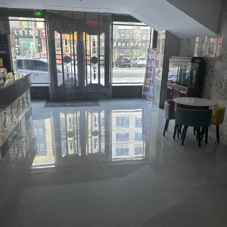 Home Inn Yihe Hotel (Zhalantun Railway Station Pedestrian Street)