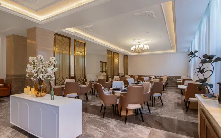 Vienna International Hotel Classic Taizhou Linhai Linghu Scenic Отели рядом с достопримечательностью «Taizhou University (Linhai Campus)»