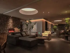 Moxun Chun Designer Hotel (Jiefangbei Hongyadong Branch Chongqing)