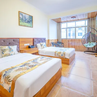 Chongqing Wulong Yiqi Hotel (Xiannvshan Tourist Center) Hotels near Three Natural Bridges