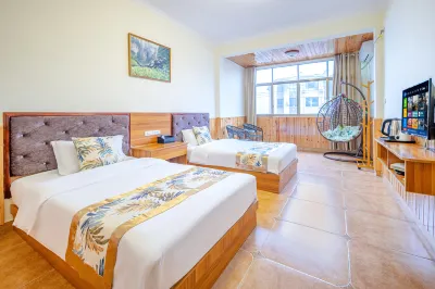 Chongqing Wulong Yiqi Hotel (Xiannvshan Tourist Center) Отели рядом с достопримечательностью «Вулуньский естественный Три моста»