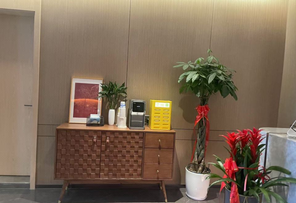 아론 호텔 로비