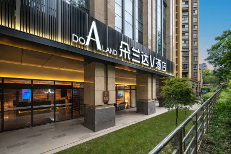 DoALand V Hotel(Chengdu East Railway Station Greenland 468) Отели рядом с достопримечательностью «Sichuan Normal University (East Campus)»