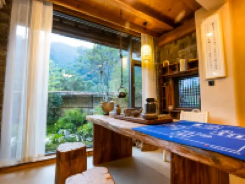 Mountain House | Vacation Apartment (Zhongnan Mountain Village) Hoteles en Condado de Zhashui