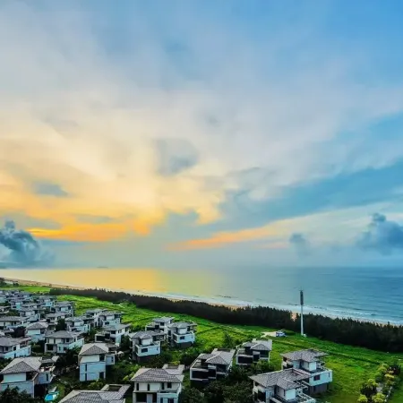 Fengyunhai Holiday Apartment (Hailing Island Poly Ten-Mile Silver Beach Branch)