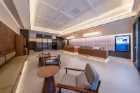 Starway Hotel (Xinxiang Municipal Government Baolong Plaza)