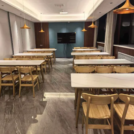 Urban Garden Hotel (Jianshe South Road Hongqi Life Plaza)