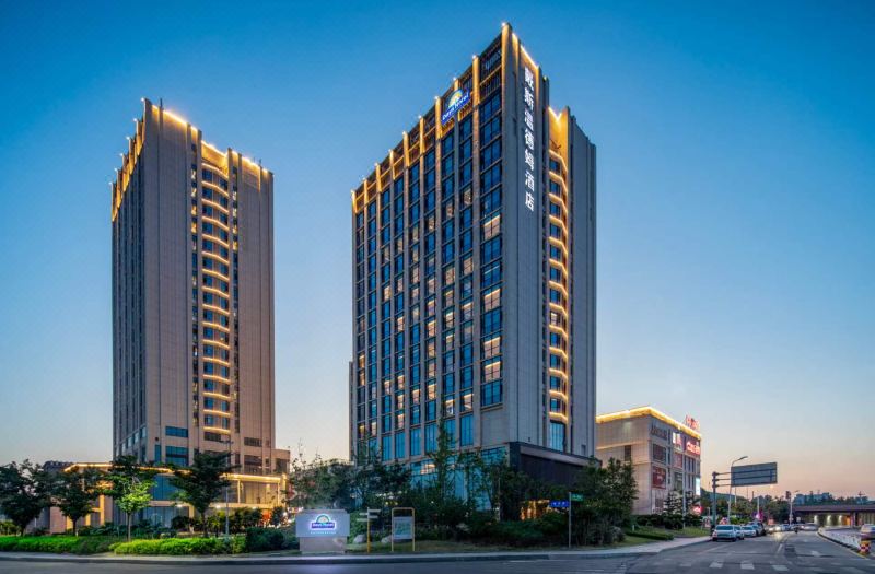 Weihai Days Wyndham Hotel (Weihai Railway Station Quanlefang)