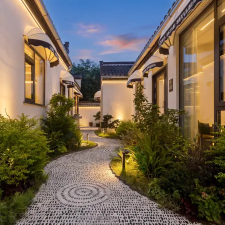 Ruoyi ROY Retreat Shifu Homestay (Jixi Qipan Village)