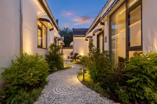 Ruoyi ROY Retreat Shifu Homestay (Jixi Qipan Village) - Pools