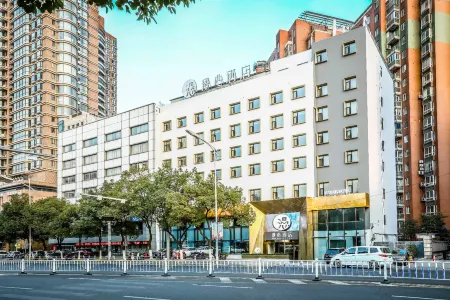Manxin Hotel Sanyang Plaza, Nanchang Street Отели рядом с достопримечательностью «HeZhenLiang Yu AoLinPiKe ChenLieGuan»
